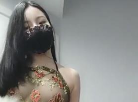 新人主播校花蓝兔子0504一多自慰大秀跳起扇子舞无毛湿穴诱人.